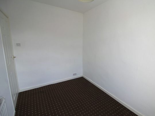 End of terrace house to rent on - Photo 1