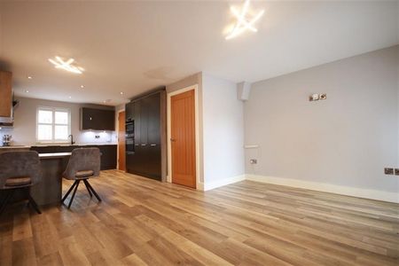 3 Bedroom Terraced To Let - Photo 4