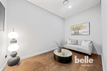 Brand-new 5 bedrooms family home in North Ryde for Rent - Photo 4