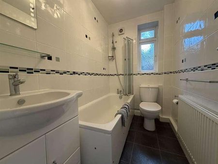 Claire Gardens, Stanmore, HA7 - Photo 3