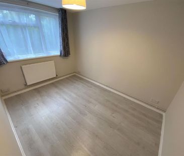 2 bedroom semi-detached bungalow to rent - Photo 2