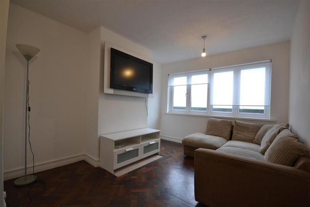 3 bedroom flat to rent - Photo 1