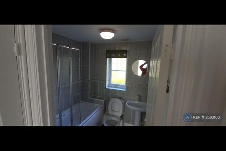 3 bedroom terraced house to rent - Photo 4