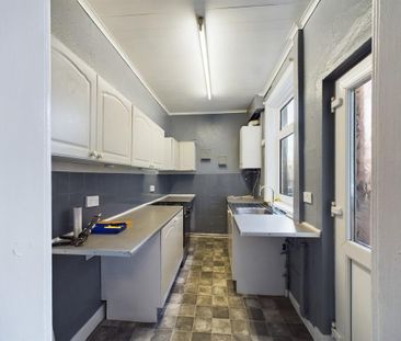 2 bedroom terraced house to rent - Photo 3