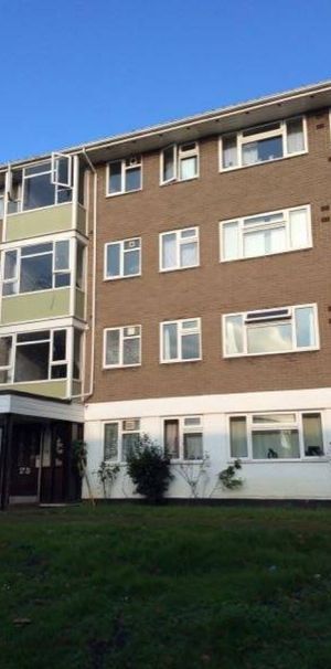 2 bed Apartment - To Let - Photo 2