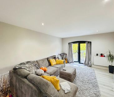 2 bedroom flat to rent - Photo 2