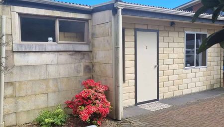 Low Maintenance & Convenient Location - Photo 5