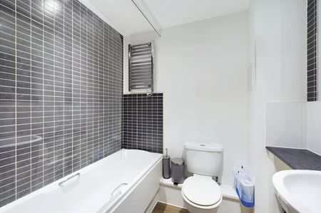 Studio Flat, Oceana Boulevard, SO14 - Photo 4