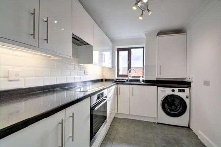 Crossways Road, Grayshott, Hindhead, Hampshire, GU26 - Photo 4