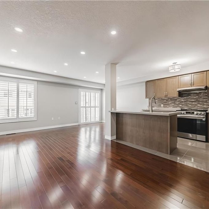 For Lease - 35 Charleswood Crescent, Hamilton, Ontario - Photo 1