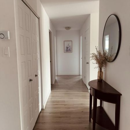 4 1/2 + bureau à louer - 1er aout 2026 - Photo 3