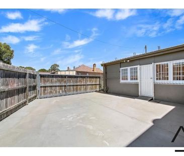 Spacious Three-Bedroom House in Prime Haberfield - Photo 3