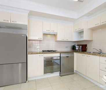 Location! Modern 1 bedroom apartment in Chatswood CBD - Photo 3