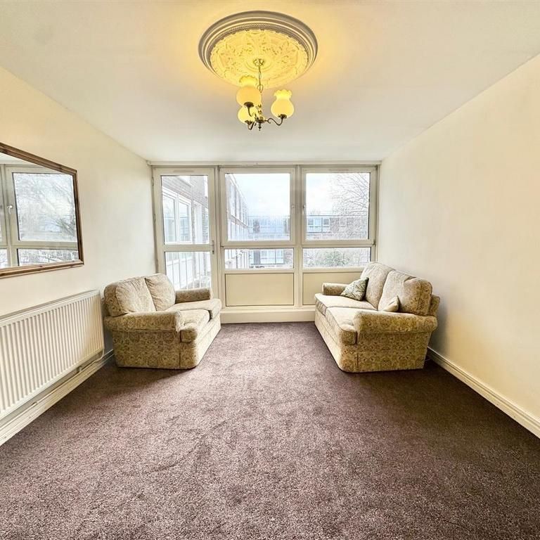 3 bedroom flat to rent - Photo 1