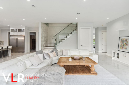 House in Coquitlam, BC - Photo 2