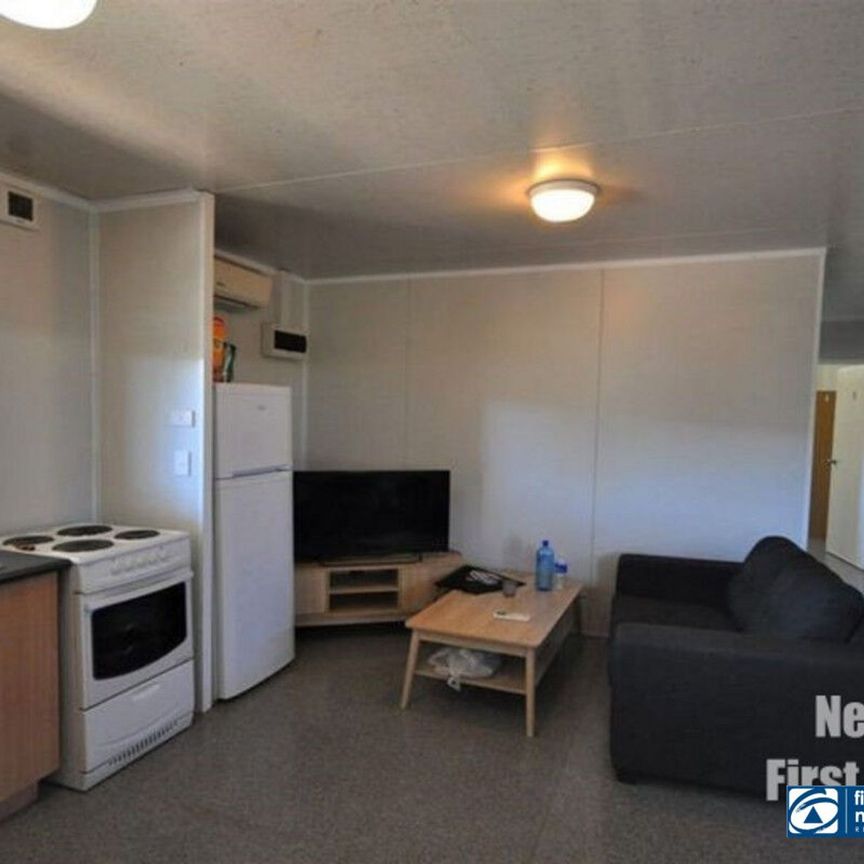 MODERN 3 BEDROOM - Photo 1