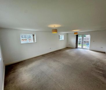 4 bedroom detached house to rent - Photo 2
