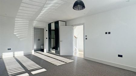 5 bedroom detached house to rent - Photo 4