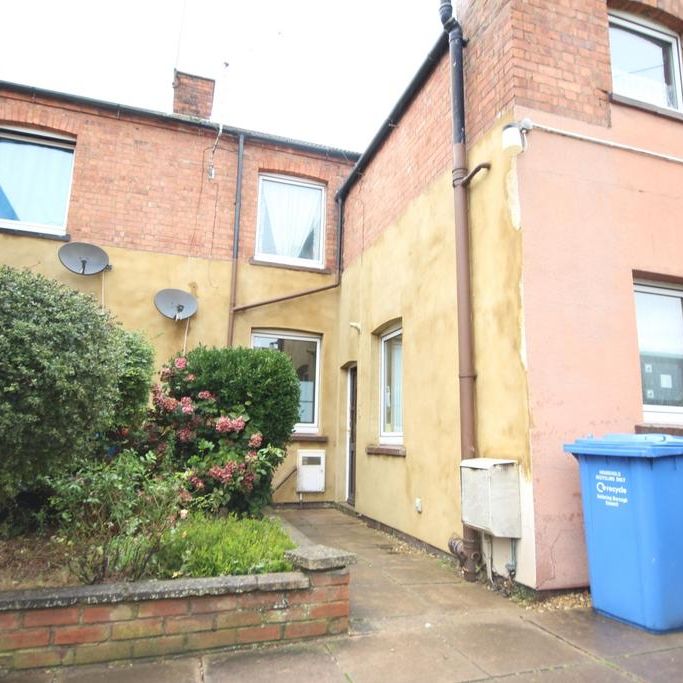 2 bedroom ground floor flat to rent - Photo 1