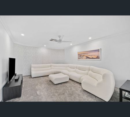 13 Carissa Turn, Halls Head, WA 6210 - Photo 5