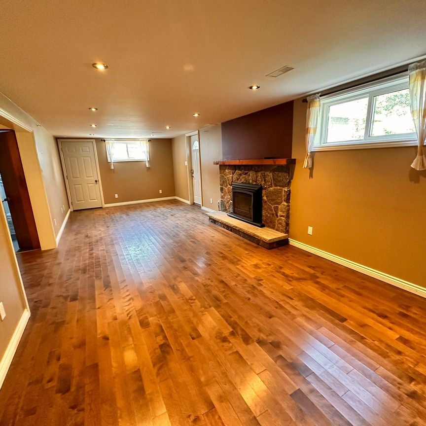 For Lease - 404 Trent Street, Whitby, Ontario - Photo 1