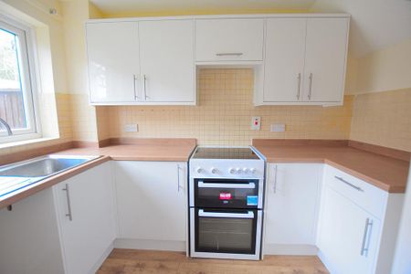 2 bedroom terraced house to rent - Photo 2