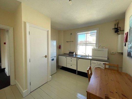 3 bedroom flat to rent - Photo 1