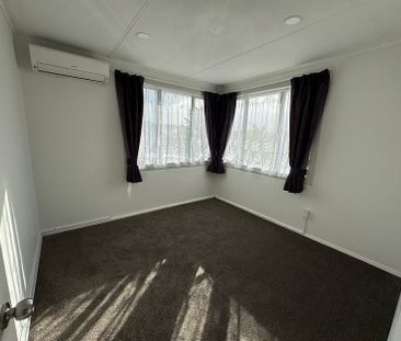 Newly renovated home - Gated & walk to Middlemore - Photo 2