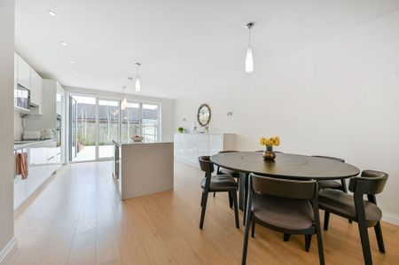 2 bedroom semi-detached house to rent - Photo 2