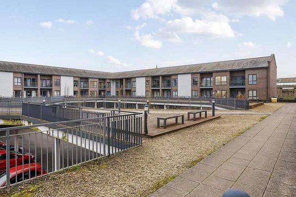 Fire Fly Avenue, Old Railway Quarter, SN2 - Photo 1