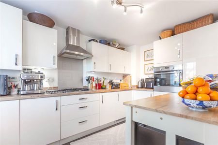 4 bedroom semi-detached house to rent - Photo 3