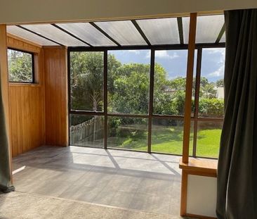 Sunny home in the heart of the Bay - Photo 2