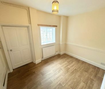 Terraced House to rent on - Photo 5