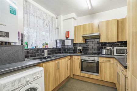 3 bedroom flat to rent - Photo 5