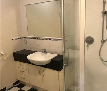 Close to the centre of it all! - Photo 4