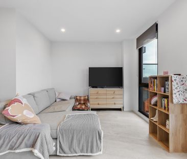 Stylish Apartment in the Heart of Moonee Ponds - Photo 3