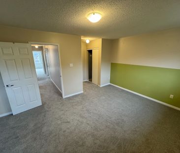For Lease - 7 Stiles Avenue, Aurora, Ontario - Photo 3
