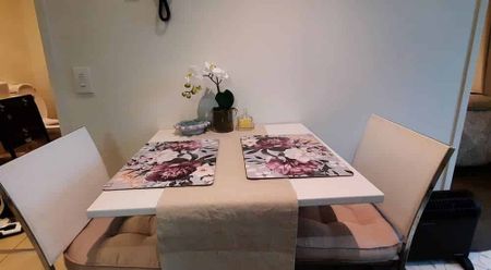 Perfect Beach Rd city apartment plus parking - Photo 2