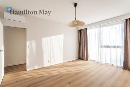 Elegancki, stylowy, zupełnie nowy dom na warszawskich Starych Włochach - Zdjęcie 2