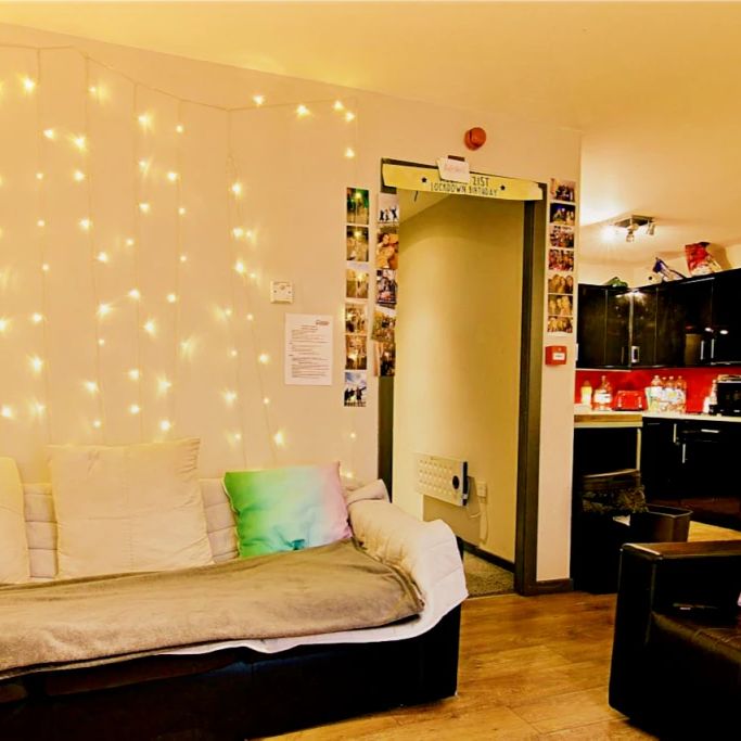 6 Bed 2 Bath - Photo 1