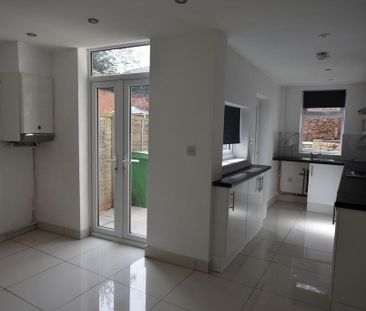 3 bedroom terraced house to rent - Photo 6