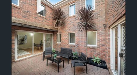 10/3 McKelvie Court, Glen Waverley - Photo 4