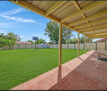 Family Home &plus; Opposite to Brownsplains State School&excl; - Photo 1