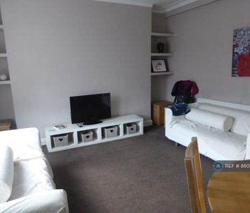 1 bedroom in a flat share to rent - Photo 1