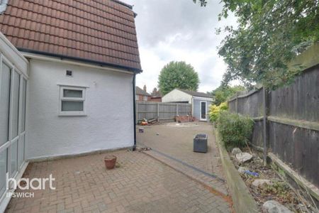 3 bedroom semi-detached house to rent - Photo 2