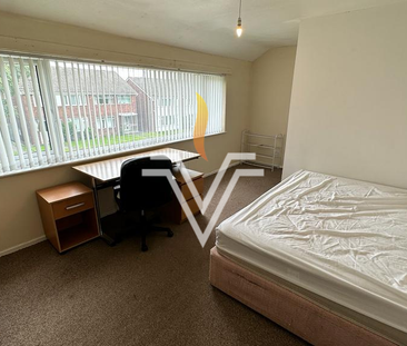 4 bedroom semi-detached house to rent - Photo 3