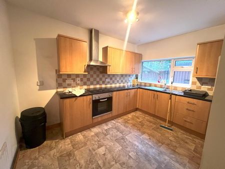 28 Benson Street, Lisburn, BT28 2BG - Photo 2