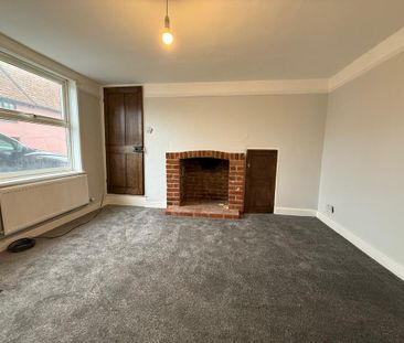 2 bedroom end of terrace house to rent - Photo 3