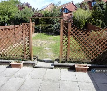 3 bedroom semi-detached house to rent - Photo 3