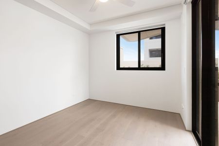 STUNNING AS NEW SPACIOUS 1 BEDEOOM APARTMENT - Photo 2